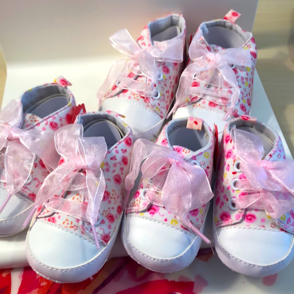 NWOT Baby Toddler Girls Ribbon Lace Up Shoes
